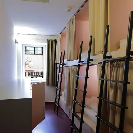 بيت شباب Maverick Soho بودابست