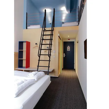 بيت شباب Maverick Soho